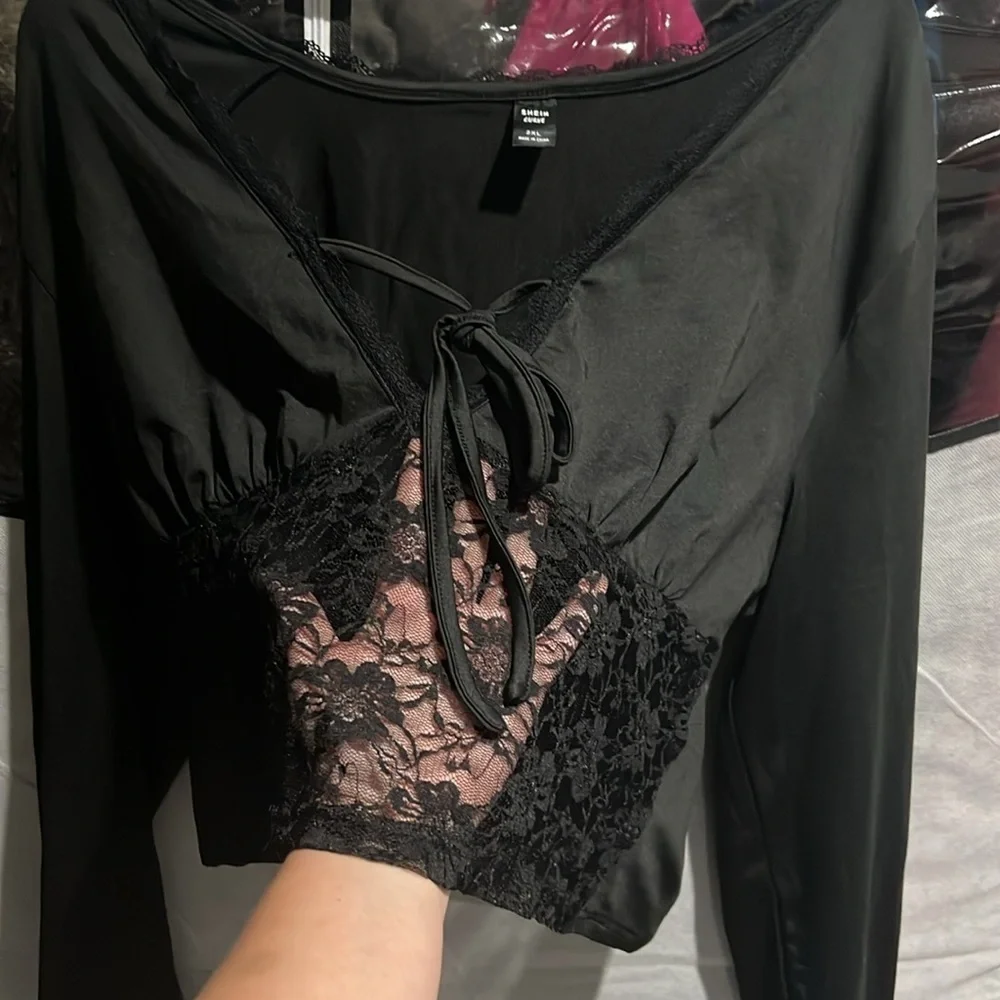 NWOT Plus Size Long Sleeved Half Lace Crop Top 🌸